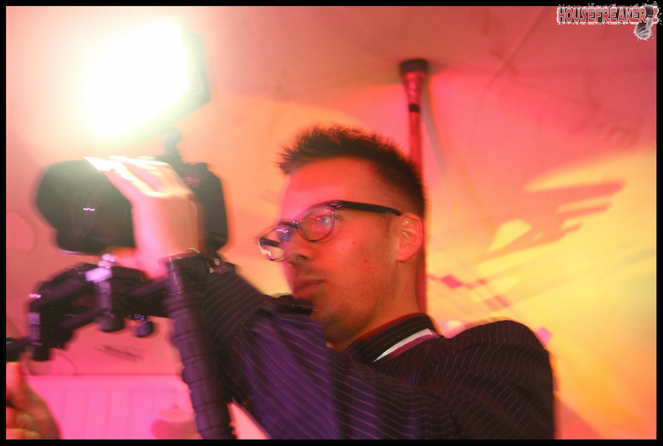 1321x889 pixels (1.082K)